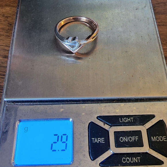 10k rose gold and white gold ring with tiny diamonds - Picture 3 of 3